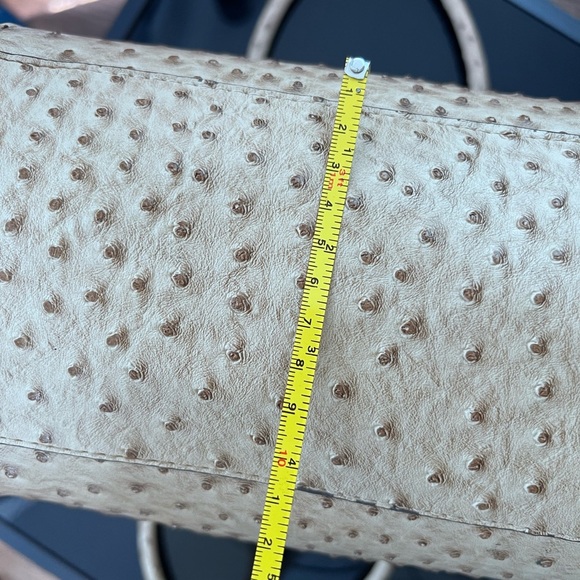 Faux ostrich, cream colored, tote bag. - Picture 8 of 12